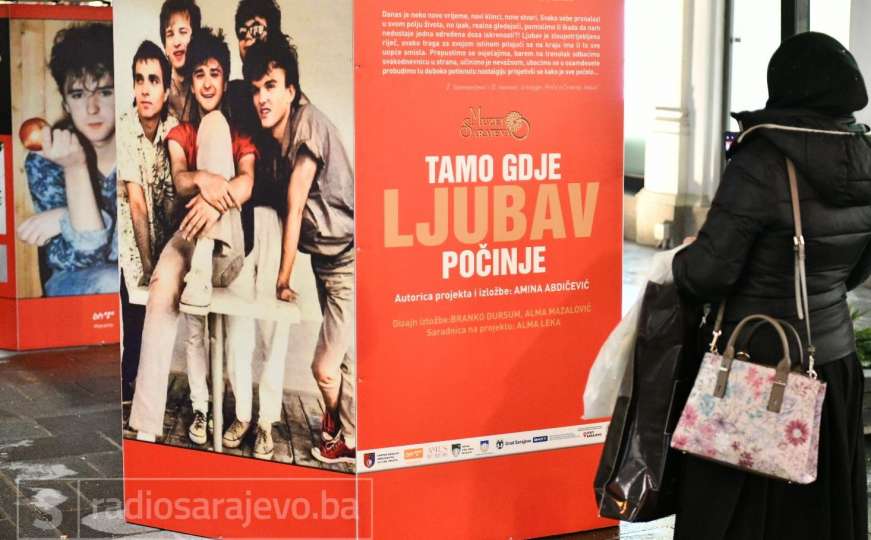 Izložba o bendu Crvena jabuka otvorena u centru Sarajeva